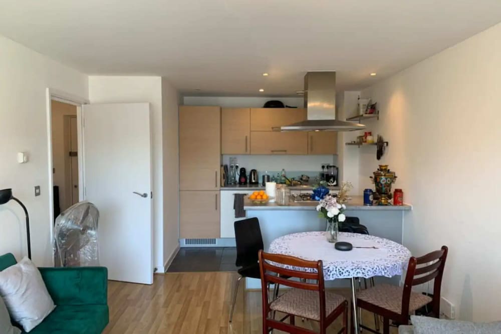 Фото Modern 1bd Flat With Balcony - Mile End