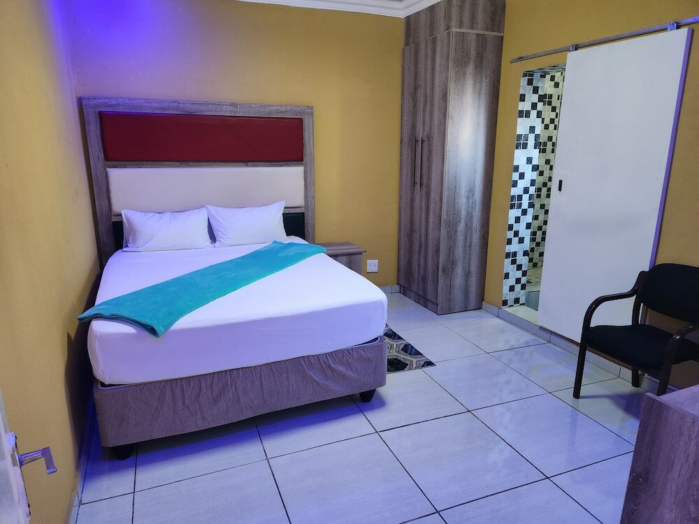 Фото Francos guest lodge accommodation