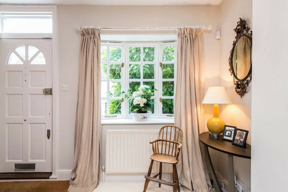 Фото Delightful 2-bed Home, Fulham