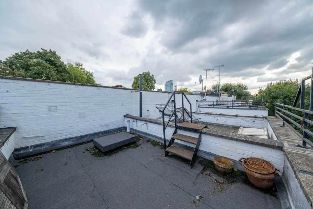 Фото Lovely 2 Bedroom Apartment With Great Transport Links