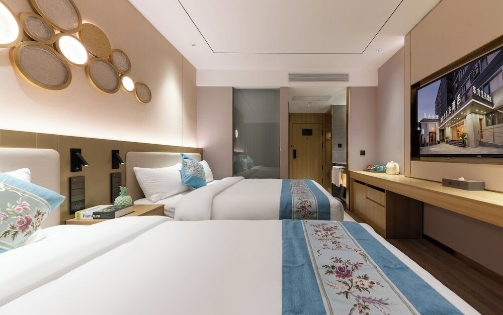 Фото East Sacred Hotel-near Beijing Tiananmen Square, the Forbidden City, Wangfujing Subway Station