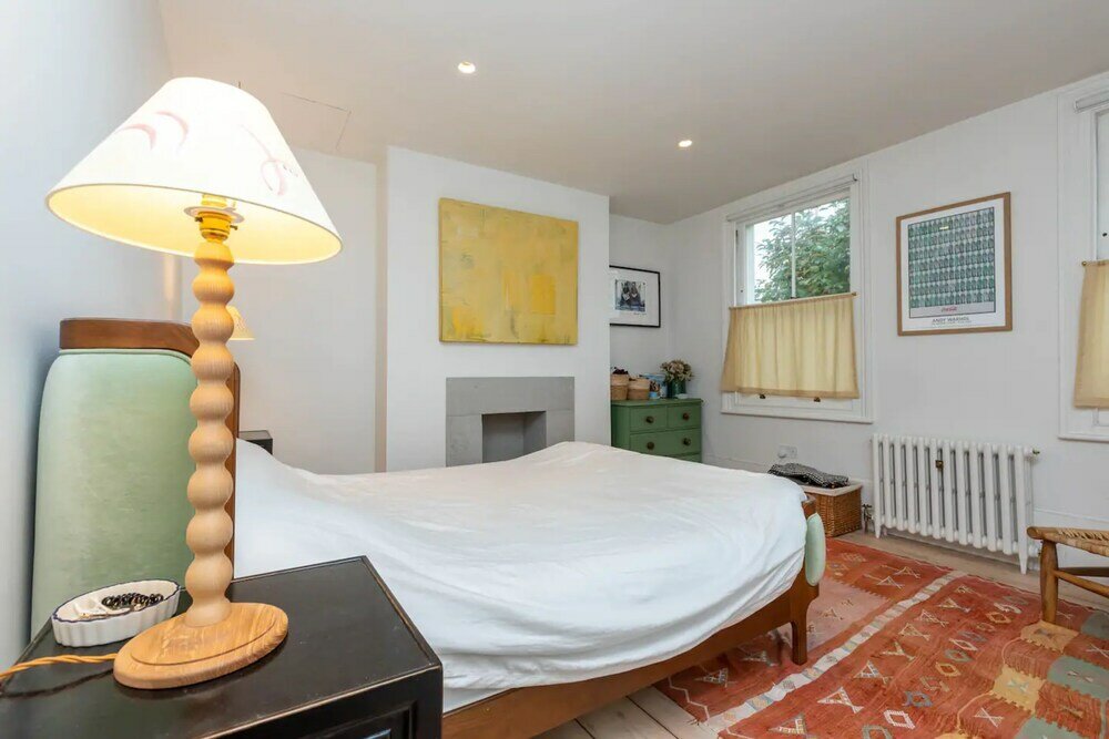 Фото Beautiful 2 Bedroom Townhouse With Garden in Kentish Town