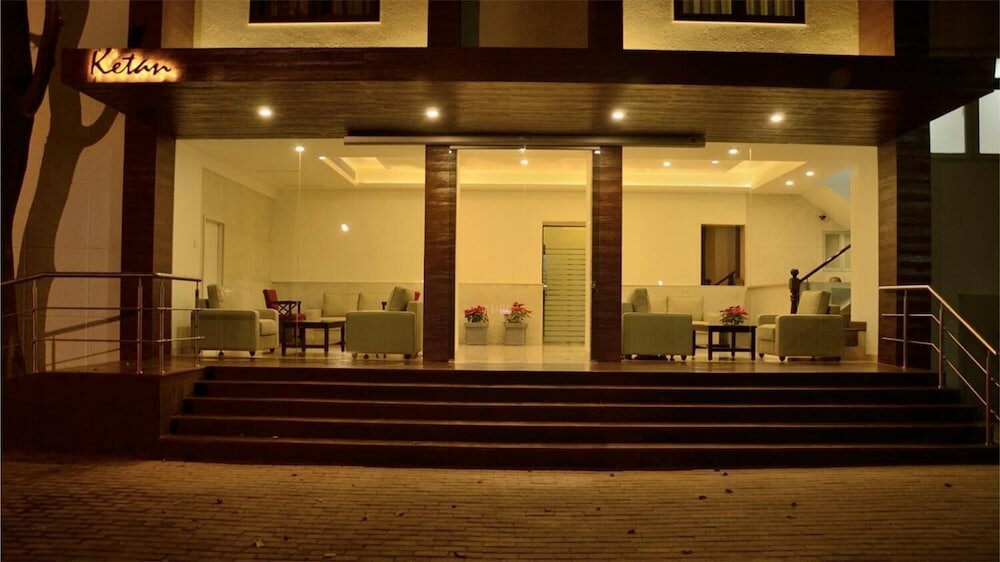 Фото Oyo 749 Hotel Ketan