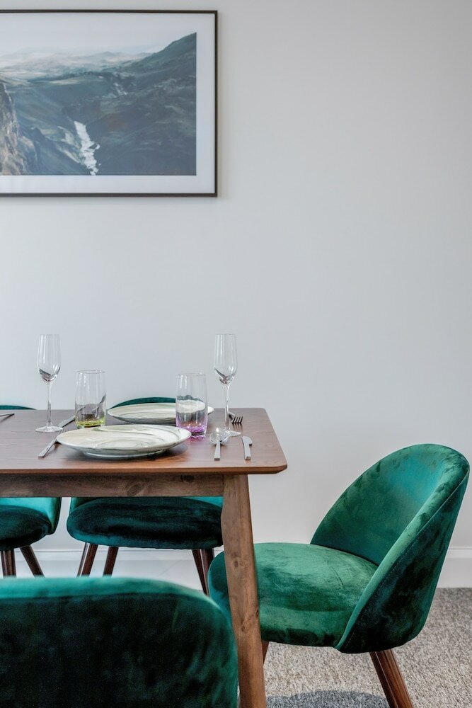 Фото Stunning 2 Bedroom Duplex Apt in Center of Camden