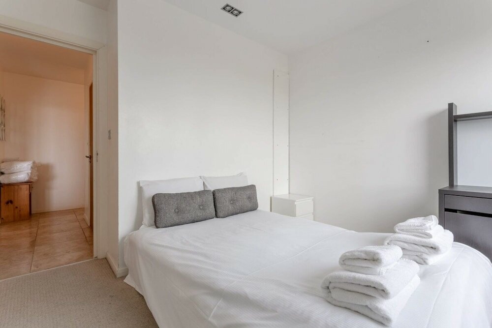 Фото Fantastic 2 Bedroom near Canary Wharf
