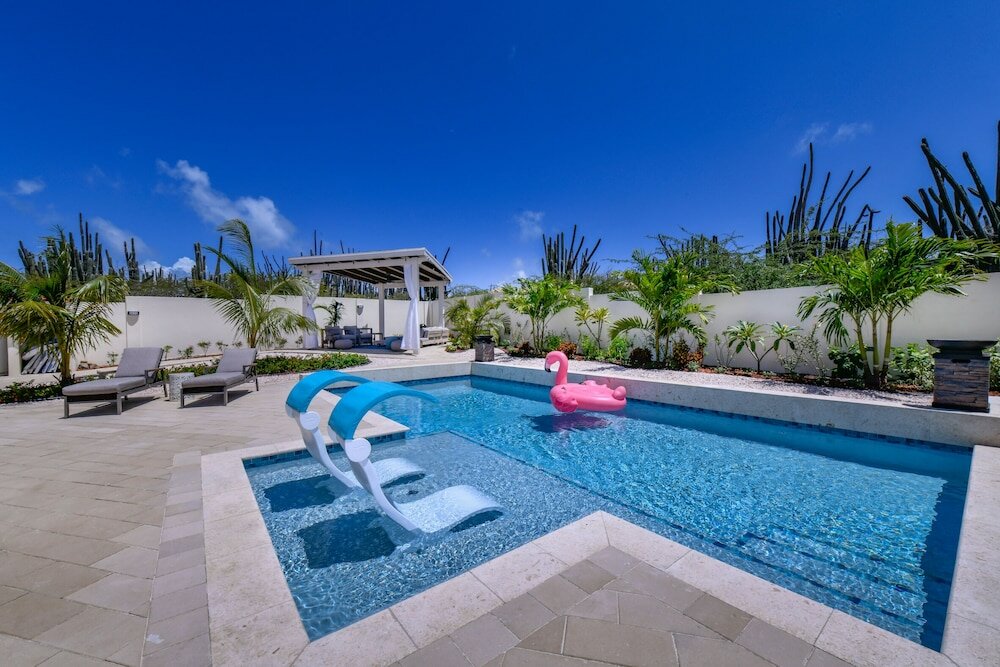 Фото New Listing Stunning Island Getaway With Pool!