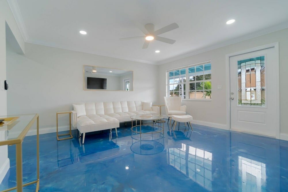 Фото Ocean Oasis Apt B, Downtown, Beach, Dog Friendly, Shops