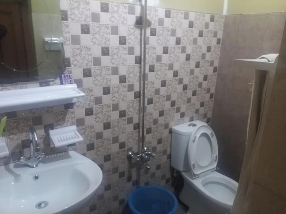 Фото Kashmir Inn Hotel Muzaffarabad