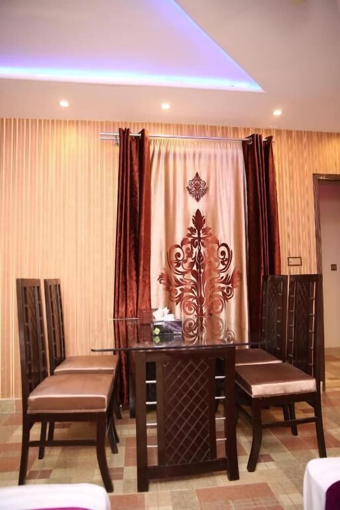 Фото Premier Inn Gulberg Lahore