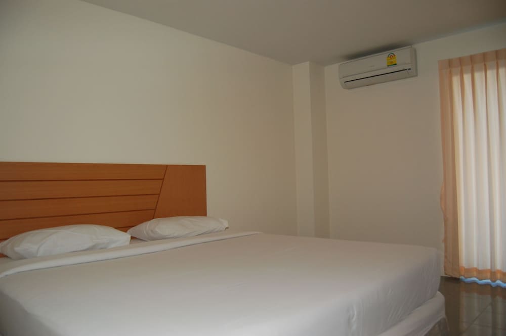 Фото Baan Manthana Hotel