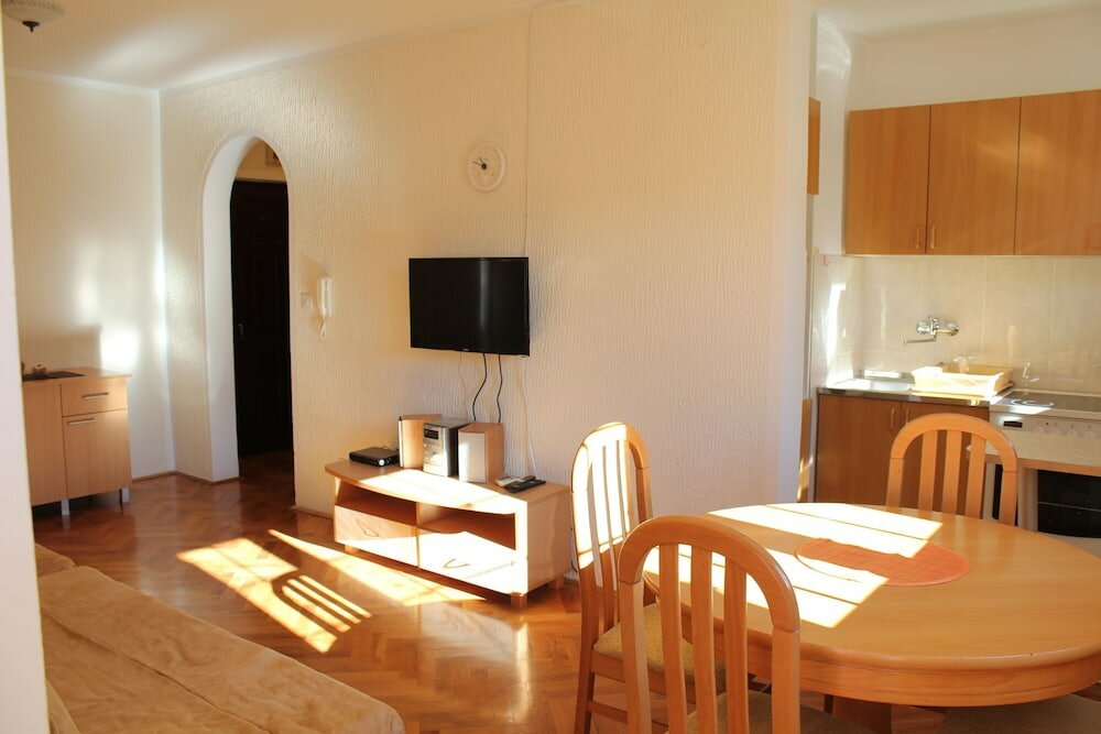 Фото Sunny Family Apartment