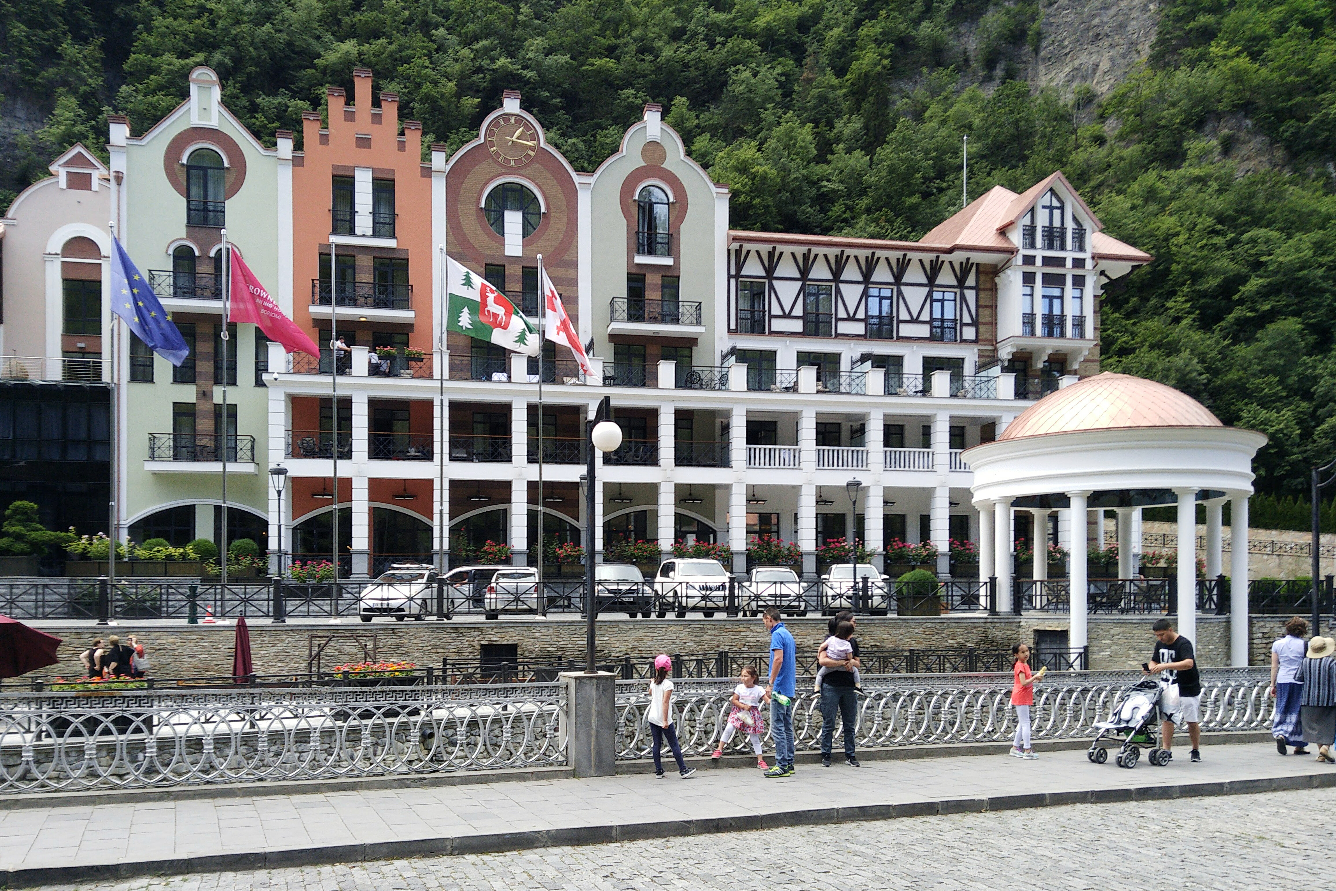 Фото Crowne Plaza Borjomi 