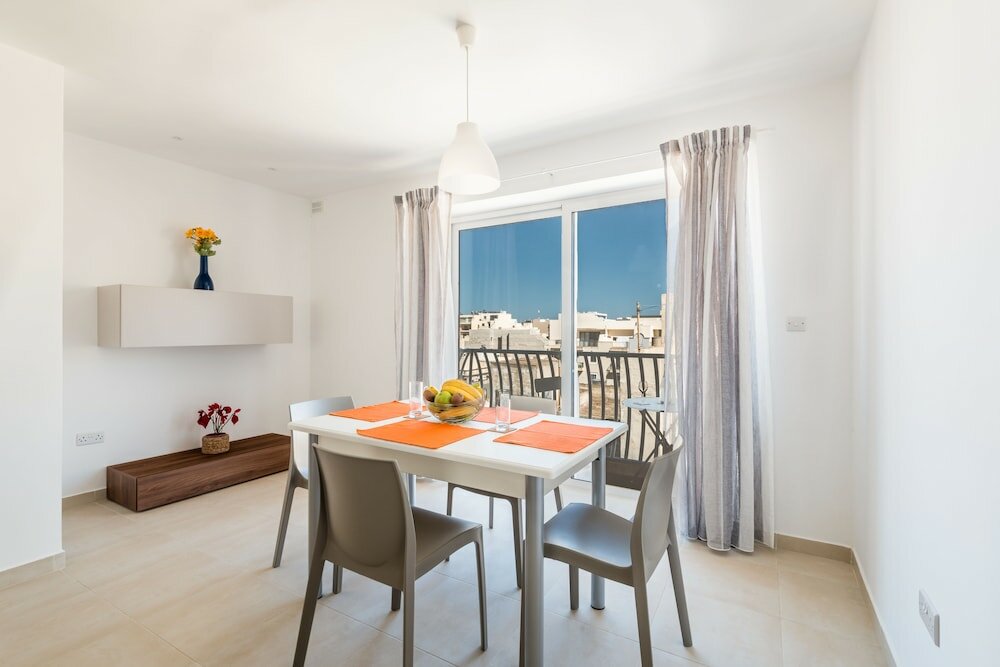 Фото Yellow Pearl Apartments