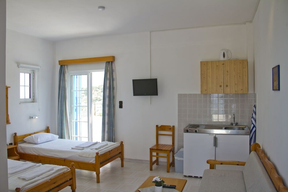 Фото Blue Dolphin Studios & Apartment