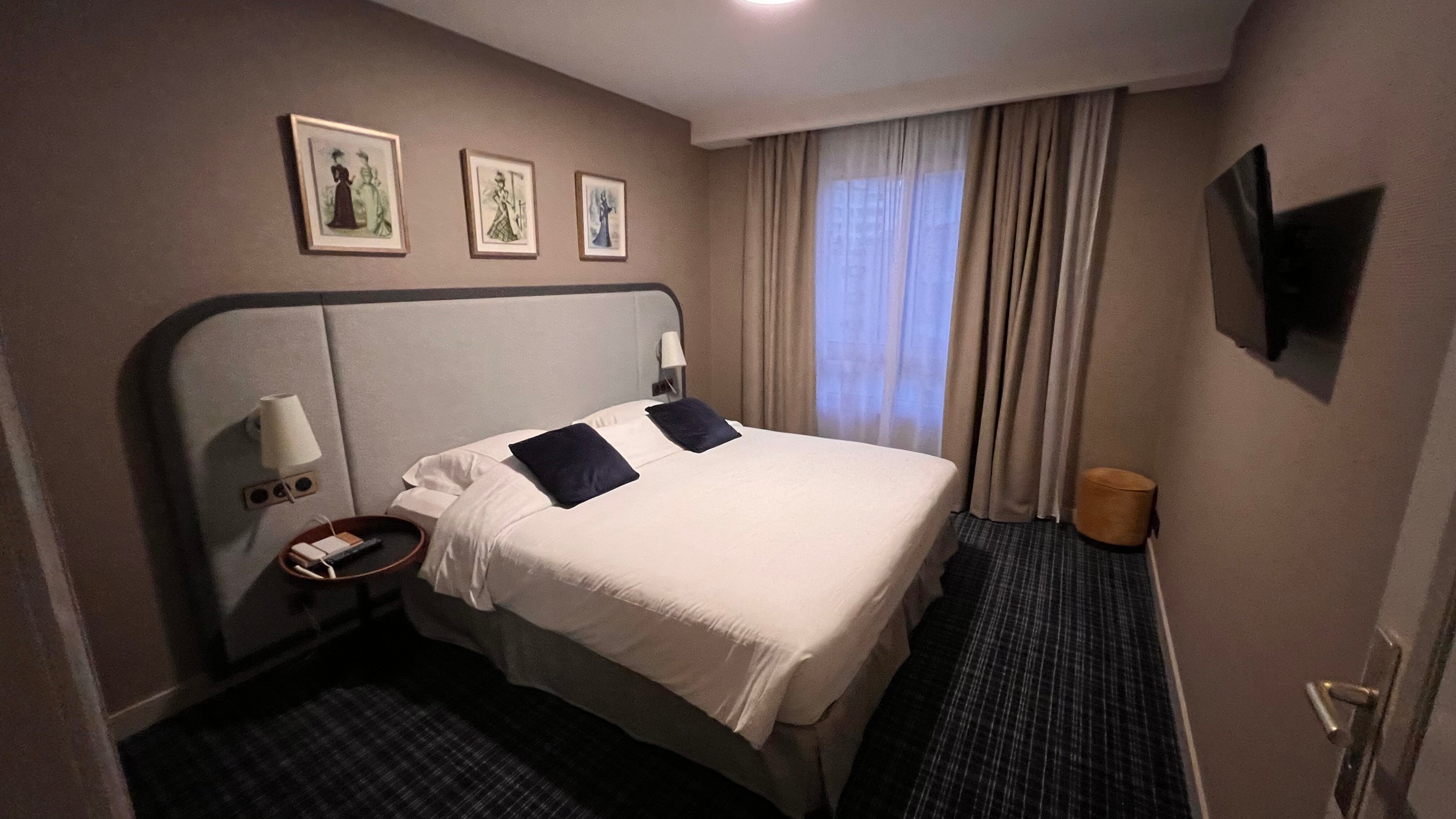 Фото Warwick Reine Astrid Lyon