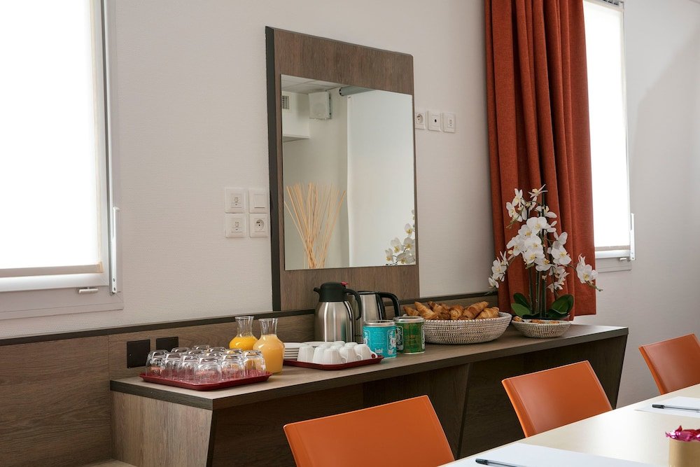 Фото Hôtel Clermont Estaing