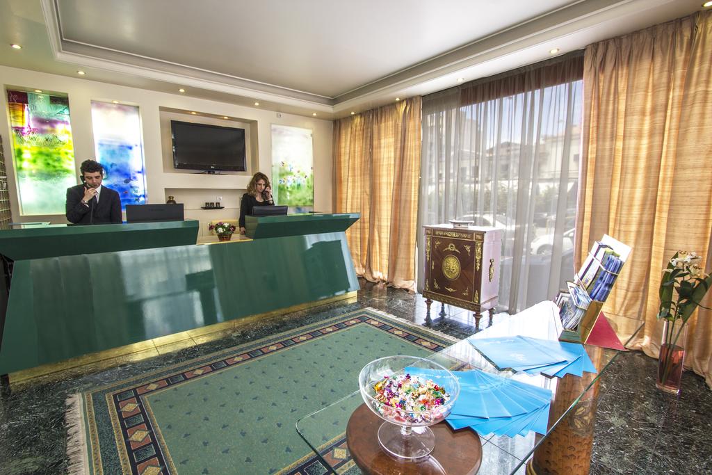 Фото Hotel Triton