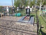 Память-Свята (ulitsa 9-y Pyatiletki, 1с13/2) ، شواهد القبور