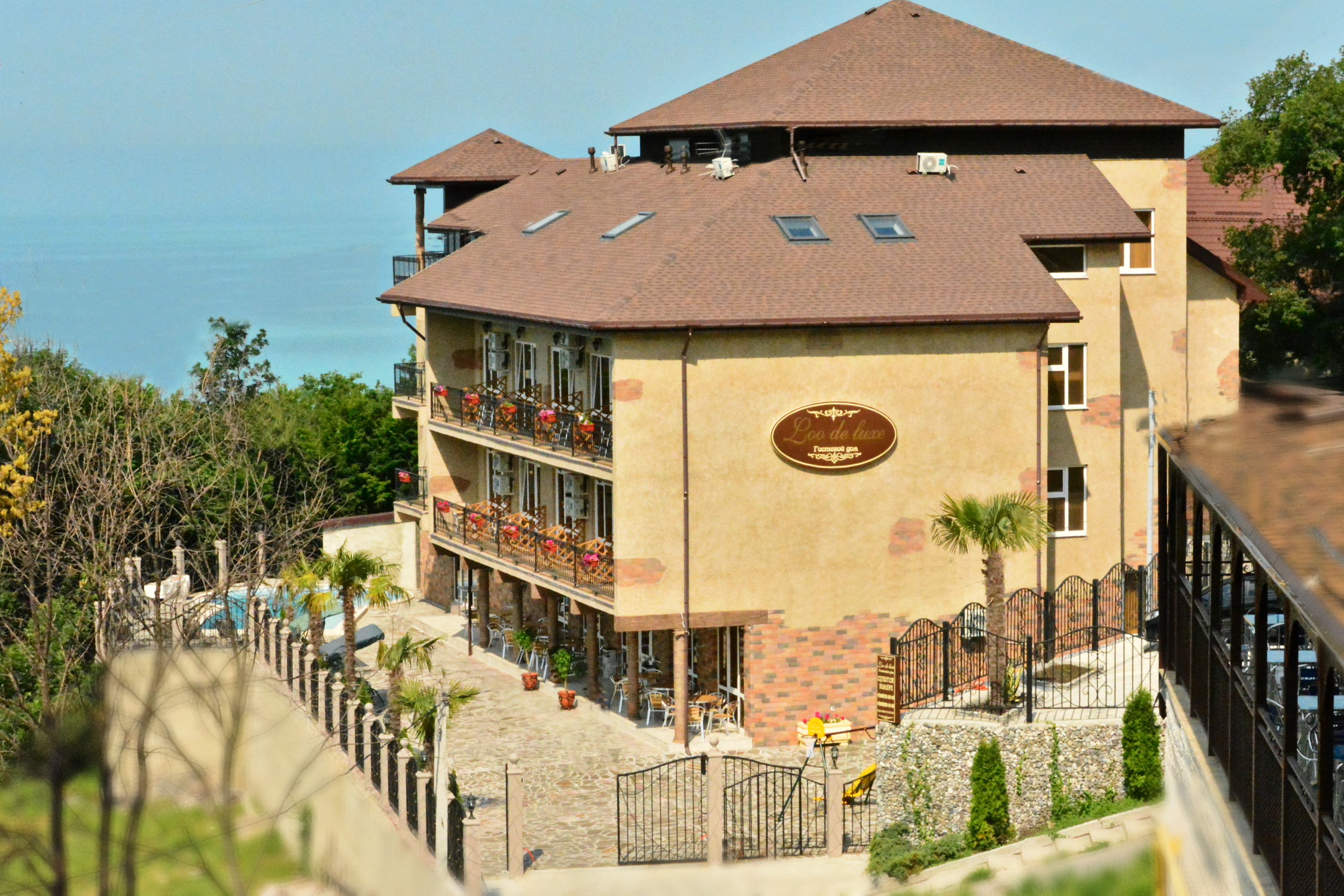 Фото отеля 1