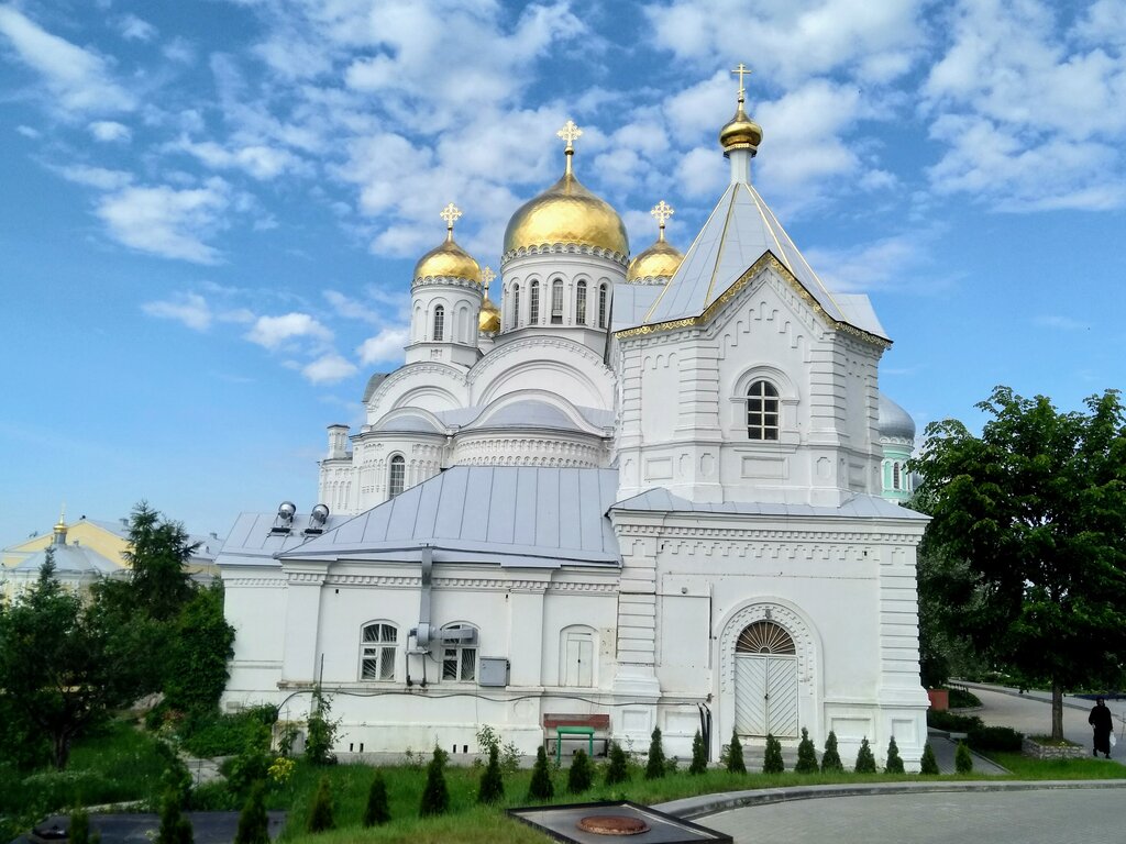 Часовня, памятный крест Церковь Тихвинской иконы Божией Матери Свято-Троицкого Серафимо-Дивеевского монастыря, Нижегородская область, фото