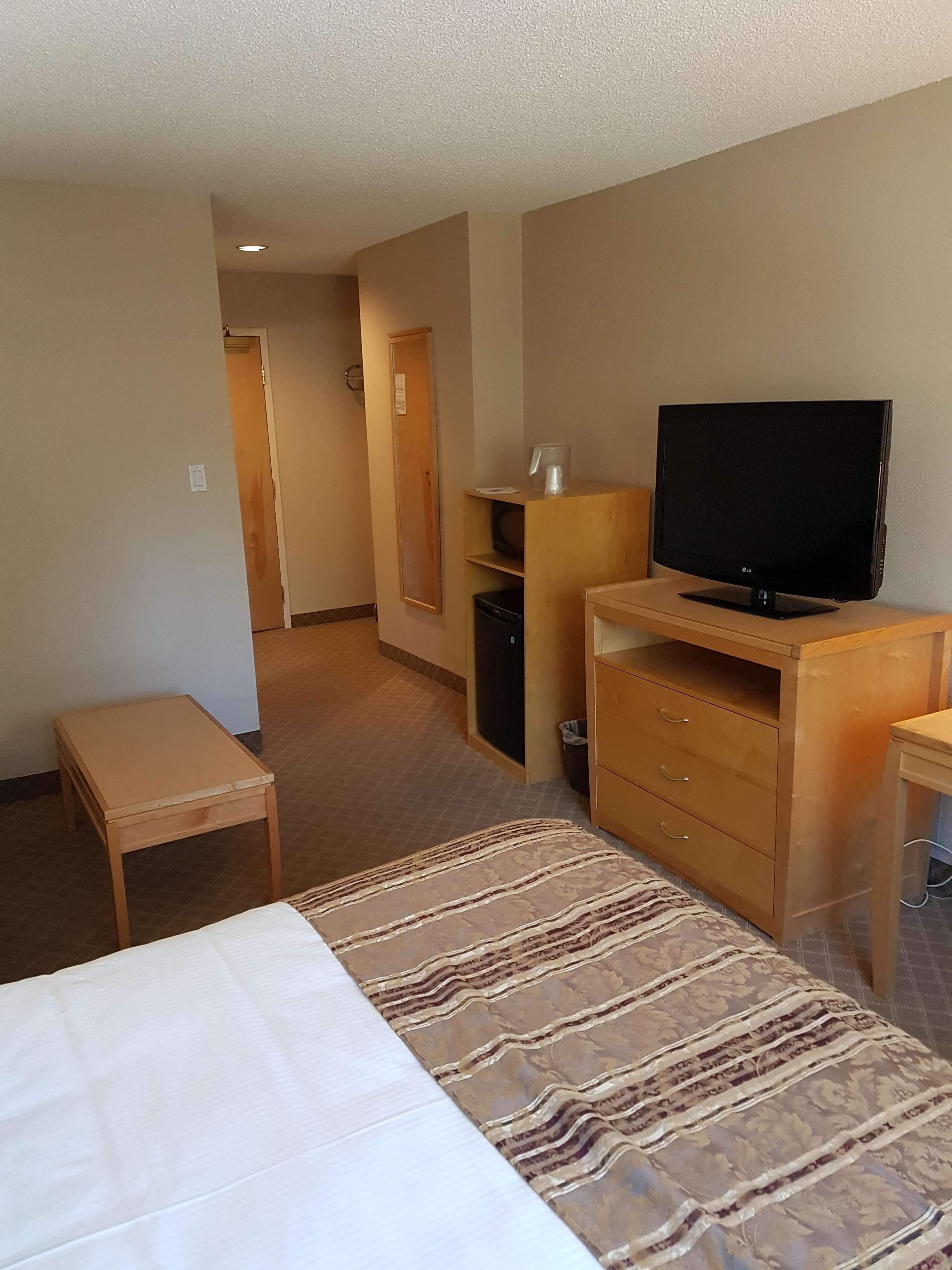 Фото SureStay Plus Hotel by Best Western Coquitlam