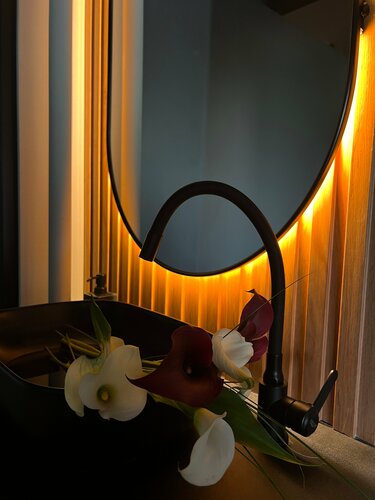 Pick-up sanatkorlari talabani aldab porno qilishdi.