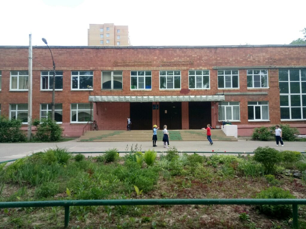 Массовая эвакуация детей проводится в 44 школах Нижнего из-за сообщения о миниро