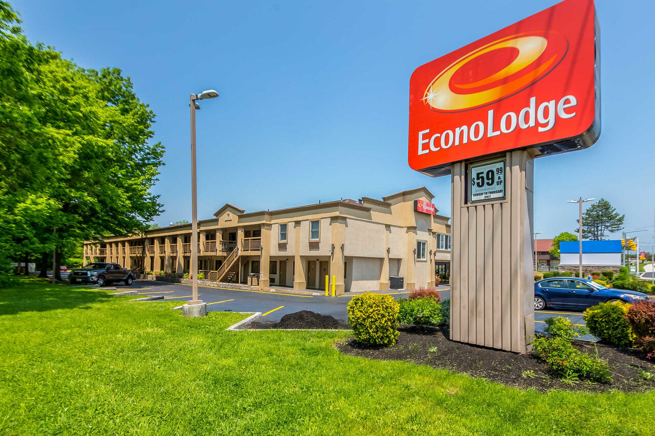 Econo Lodge Mt Laurel в Штате Нью-Джерси.