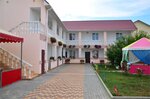 Raduga (посёлок городского типа Новофёдоровка, Лазурная улица, 12), hotel