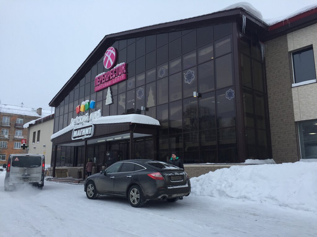 Shopping mall TTs Perekryostok, Monchegorsk, photo