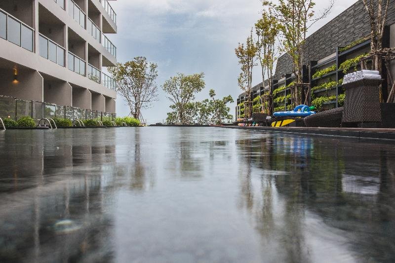 Фото Golden Tulip Pattaya Beach Resort