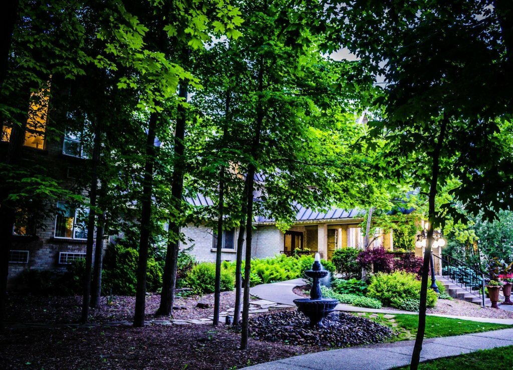 Фото Elm Hurst Inn & SPA