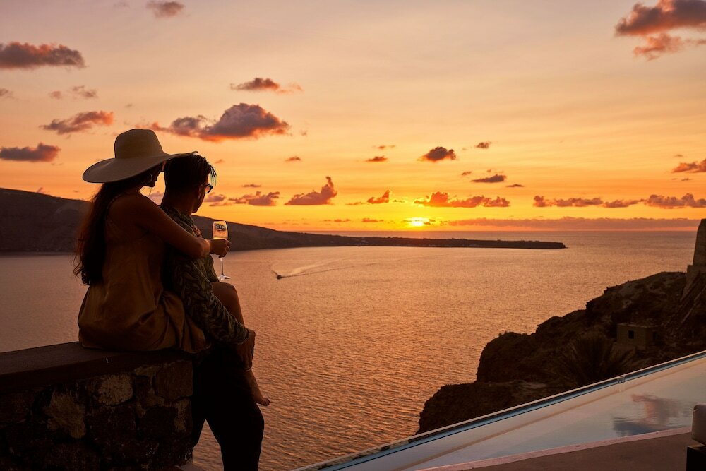 Фото Charisma Suites