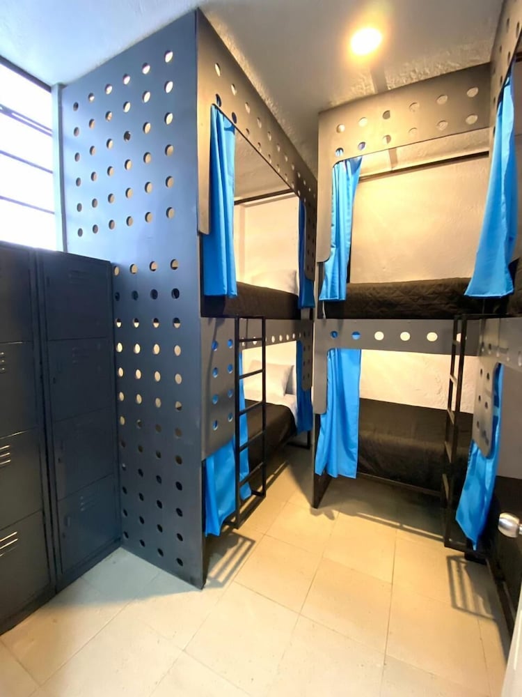 Фото Roomies Hostel Centro Medico