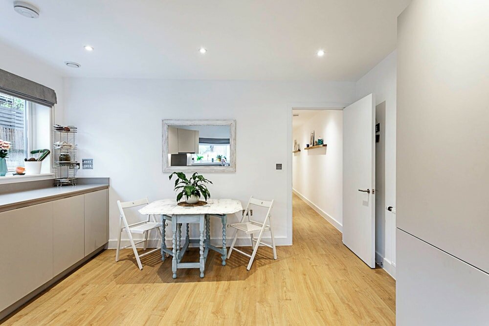 Фото Quiet and Spacious Four Bedroom House