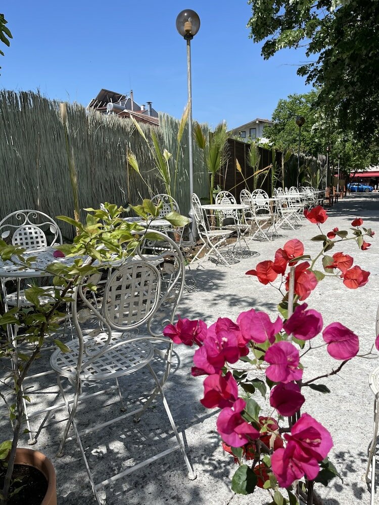 Фото Amadina Garden