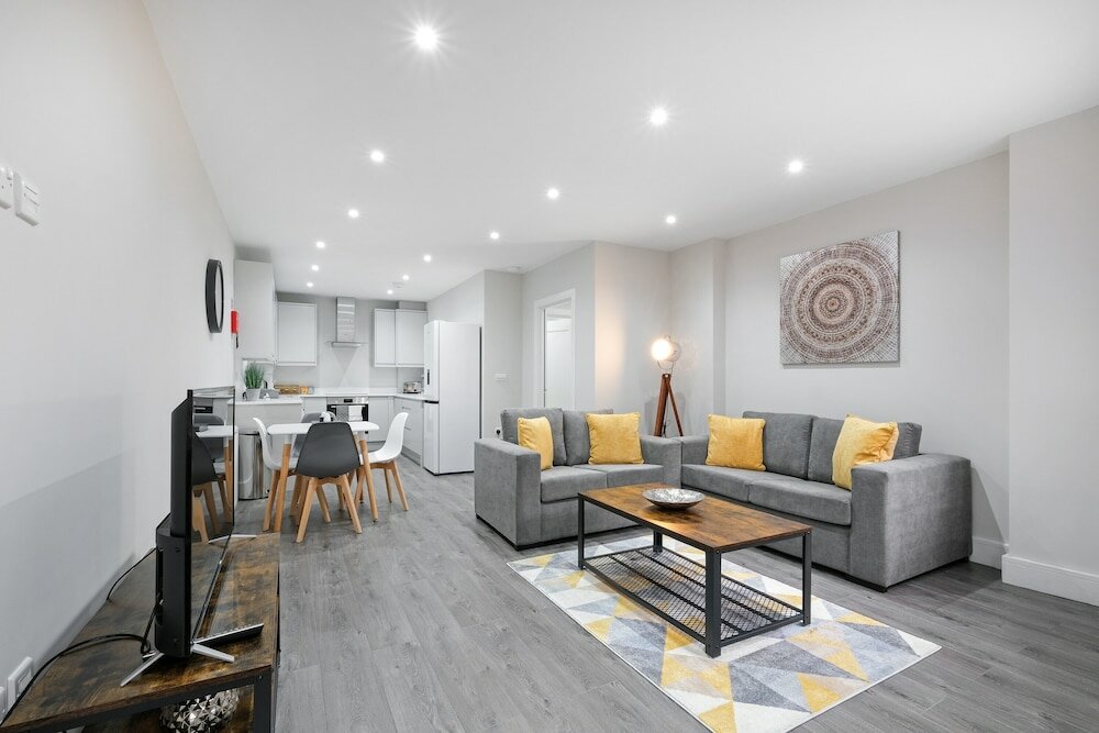 Фото Crown Place 2 & 3 Bedroom Luxury Apts