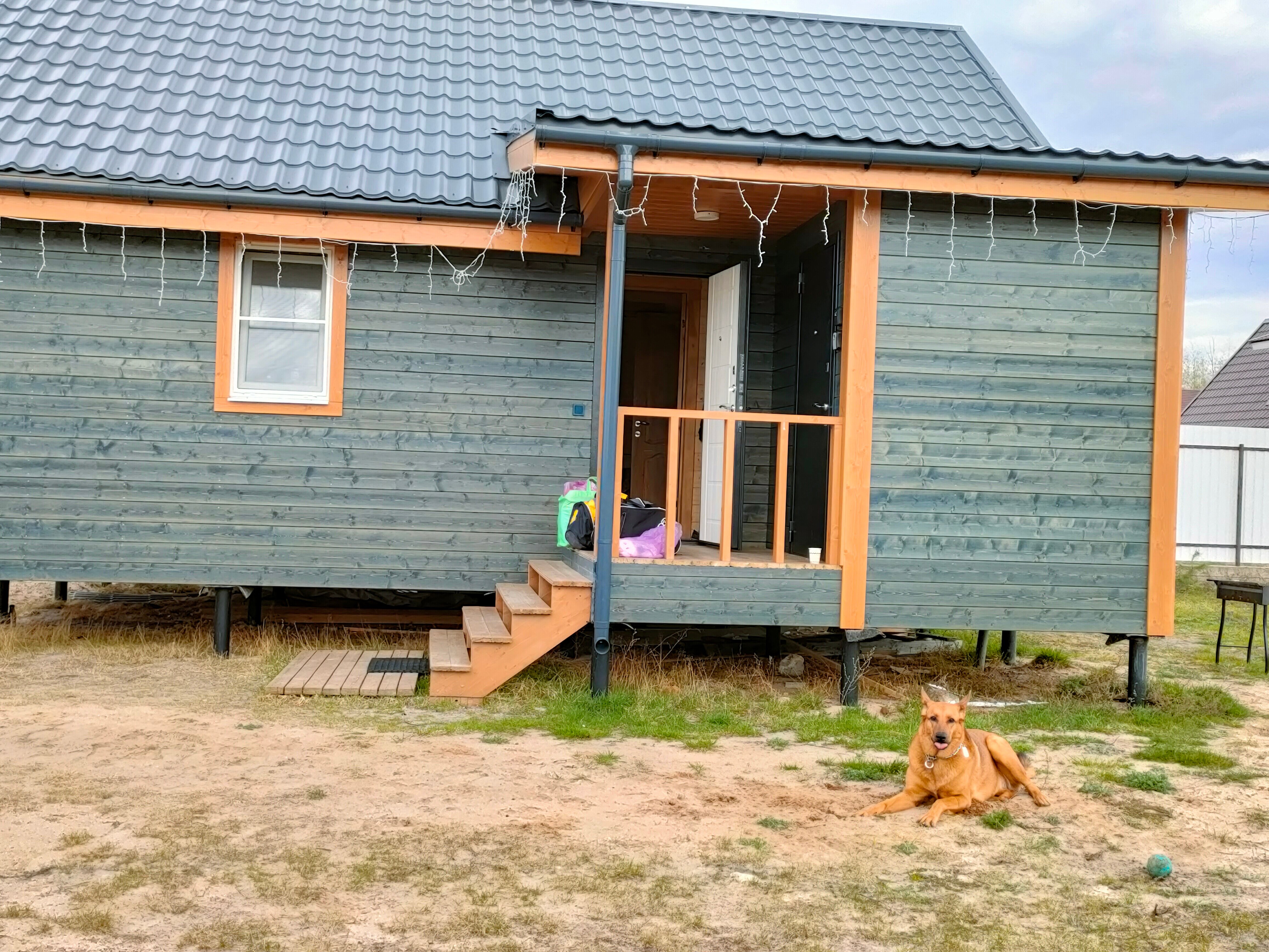 Фото Синий дом у пляжа