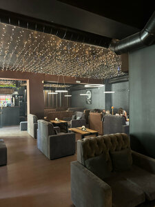 Moon. Lounge (Pobeda Revolyutsii Avenue, 95А) ، مطعم يقدم الشيشة