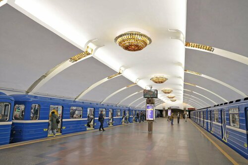 Park Chaliuskincaw (Minsk, praspiekt Niezaliežnasci), metro station
