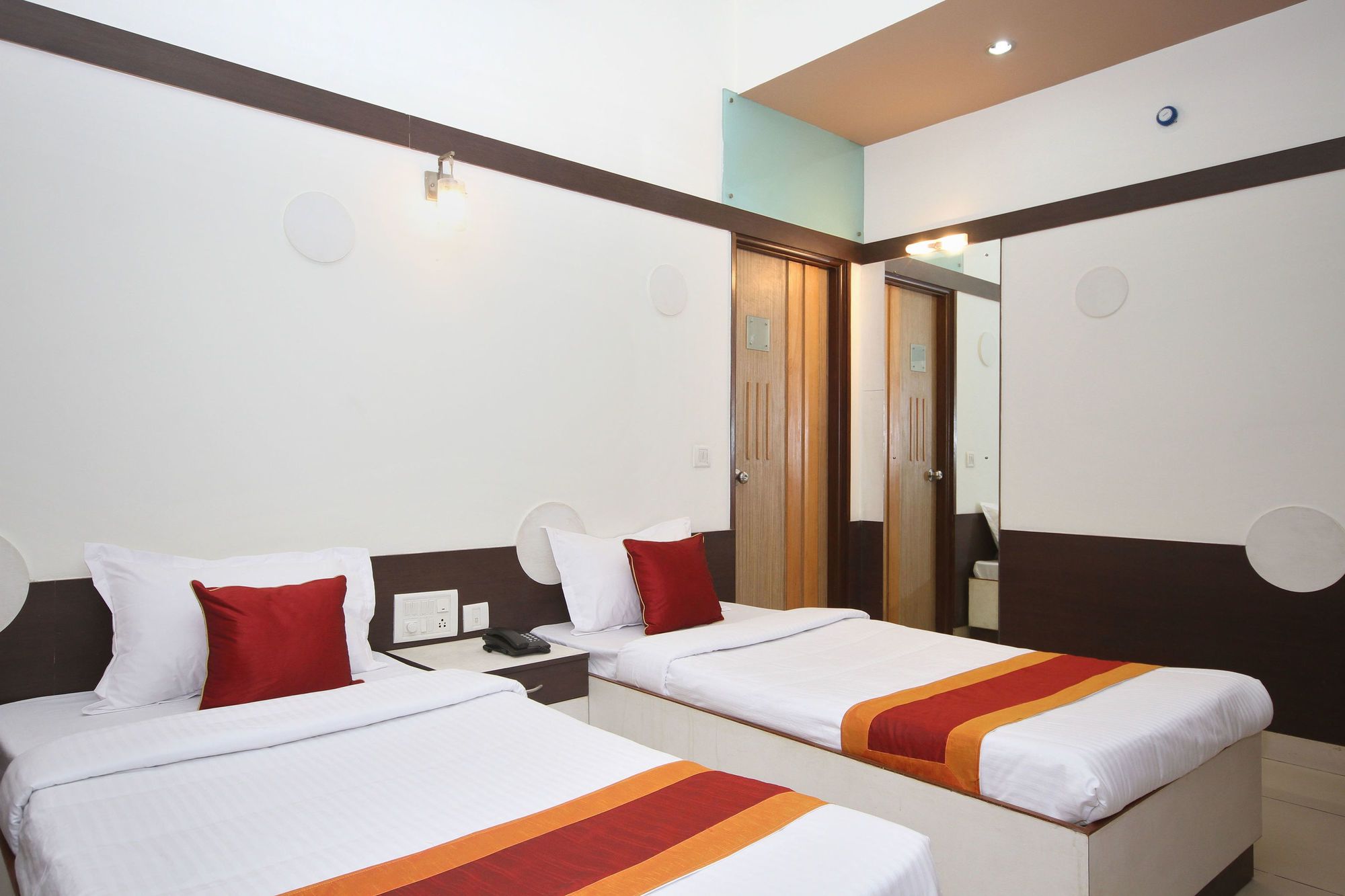 Фото Oyo 8501 Abhimaani Comforts