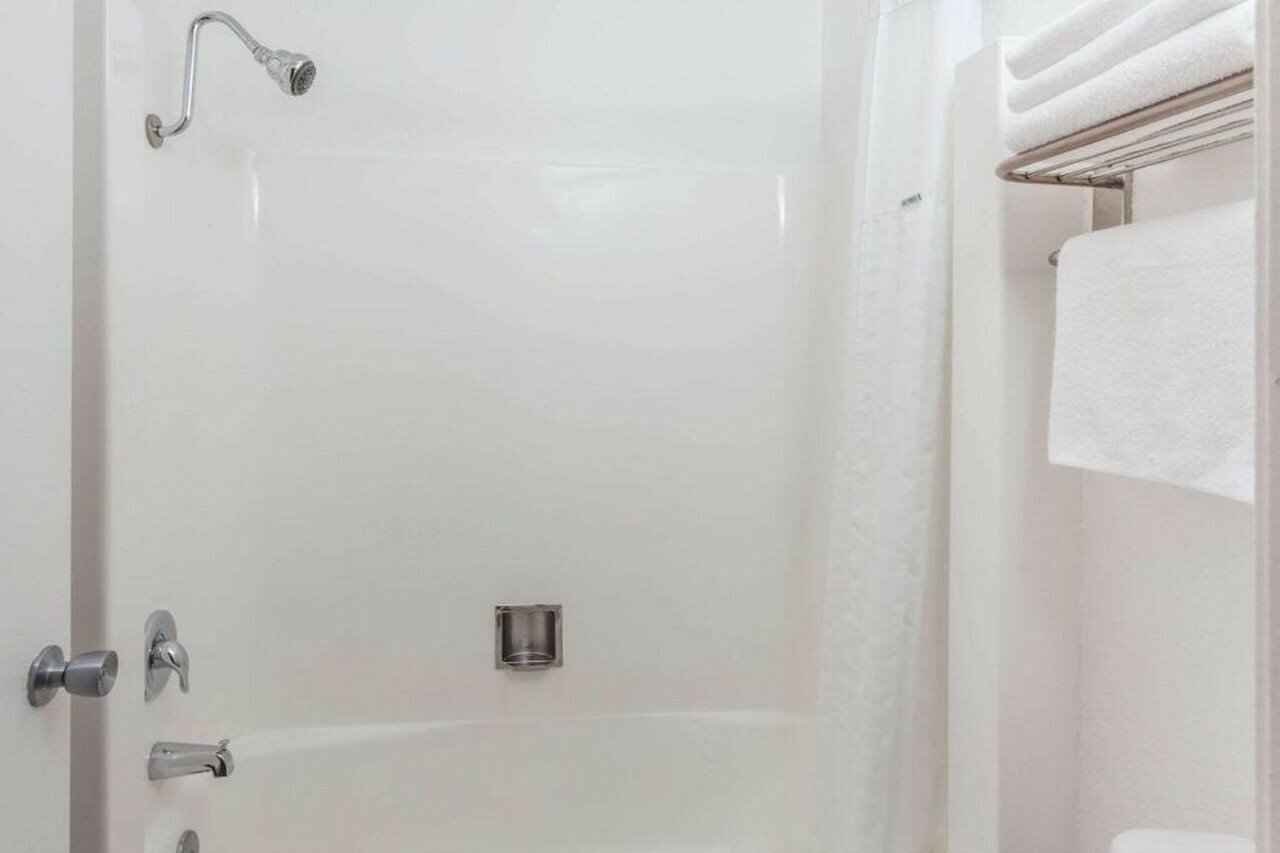 Фото Travelodge by Wyndham Fullerton Near Anaheim