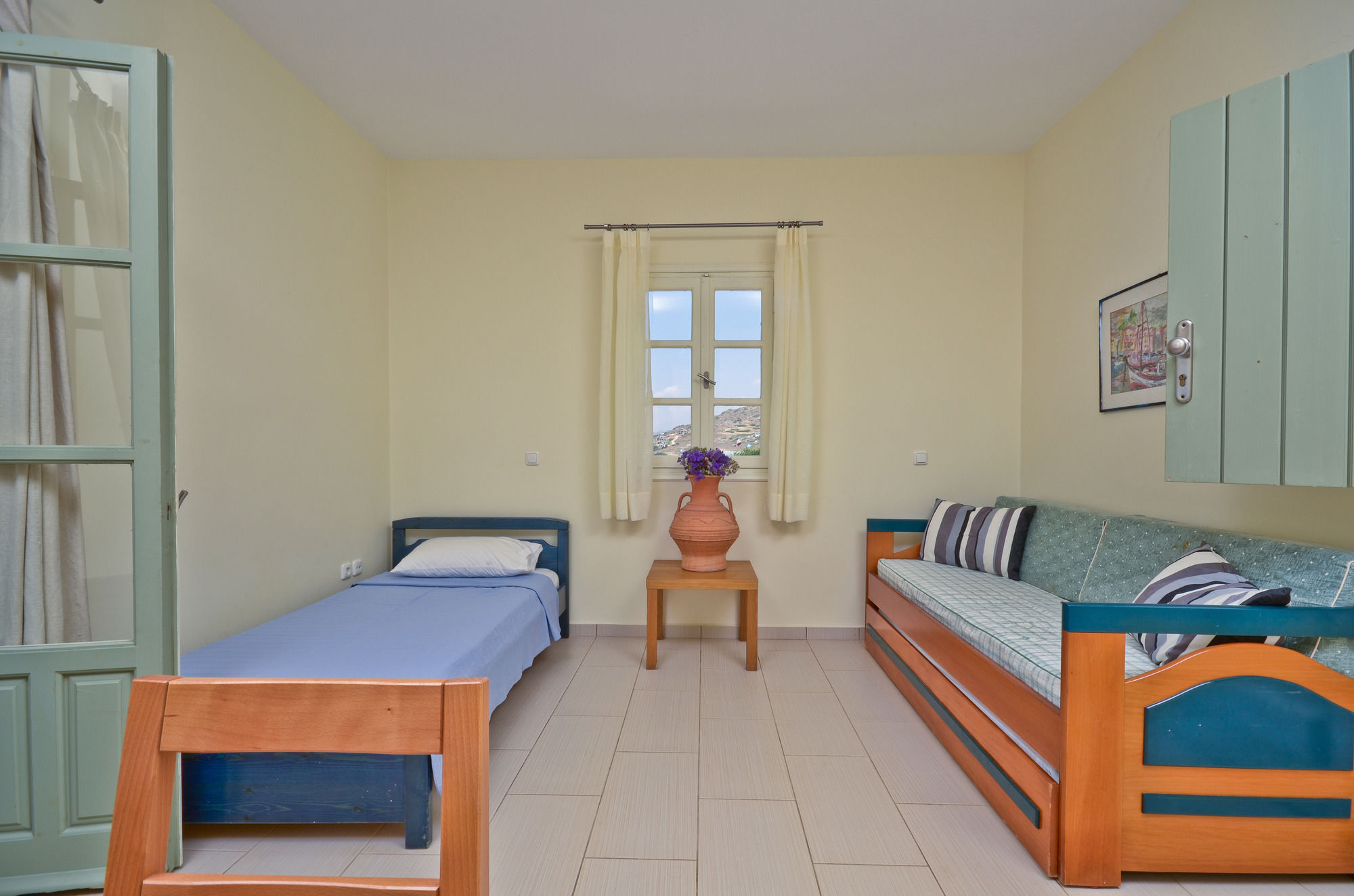 Фото Ydreos Studios & Apartments