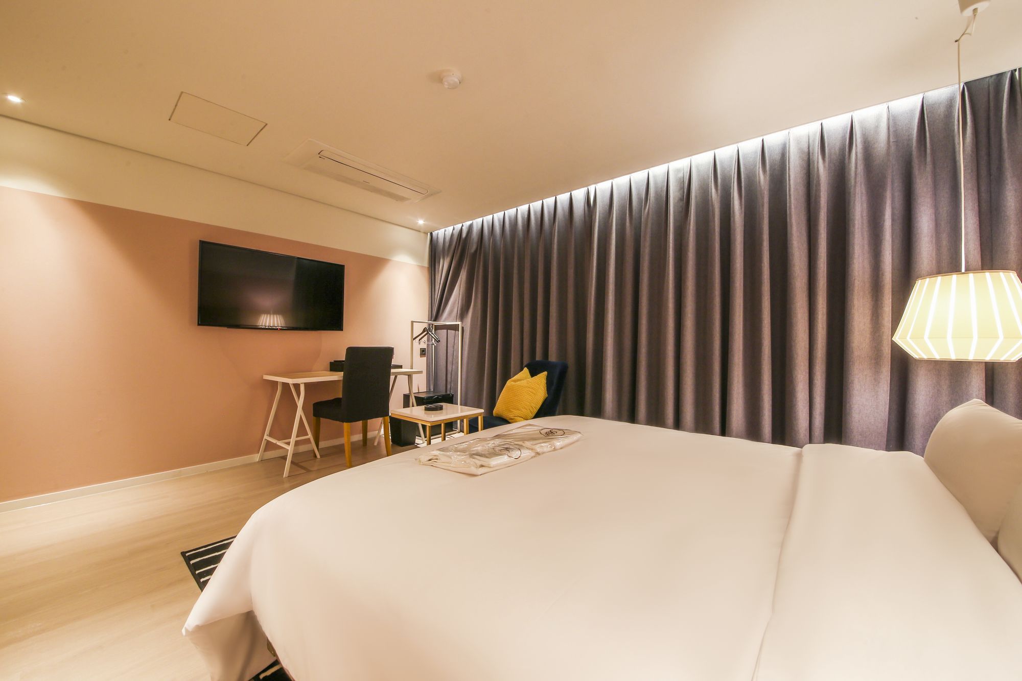 Фото Hotel Londoner Yongwon