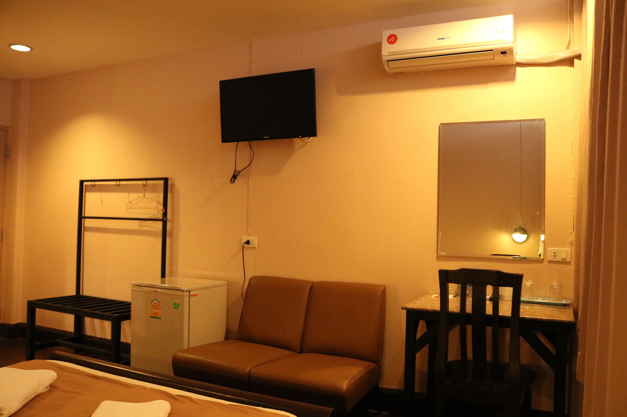 Фото Suksawad Hotel