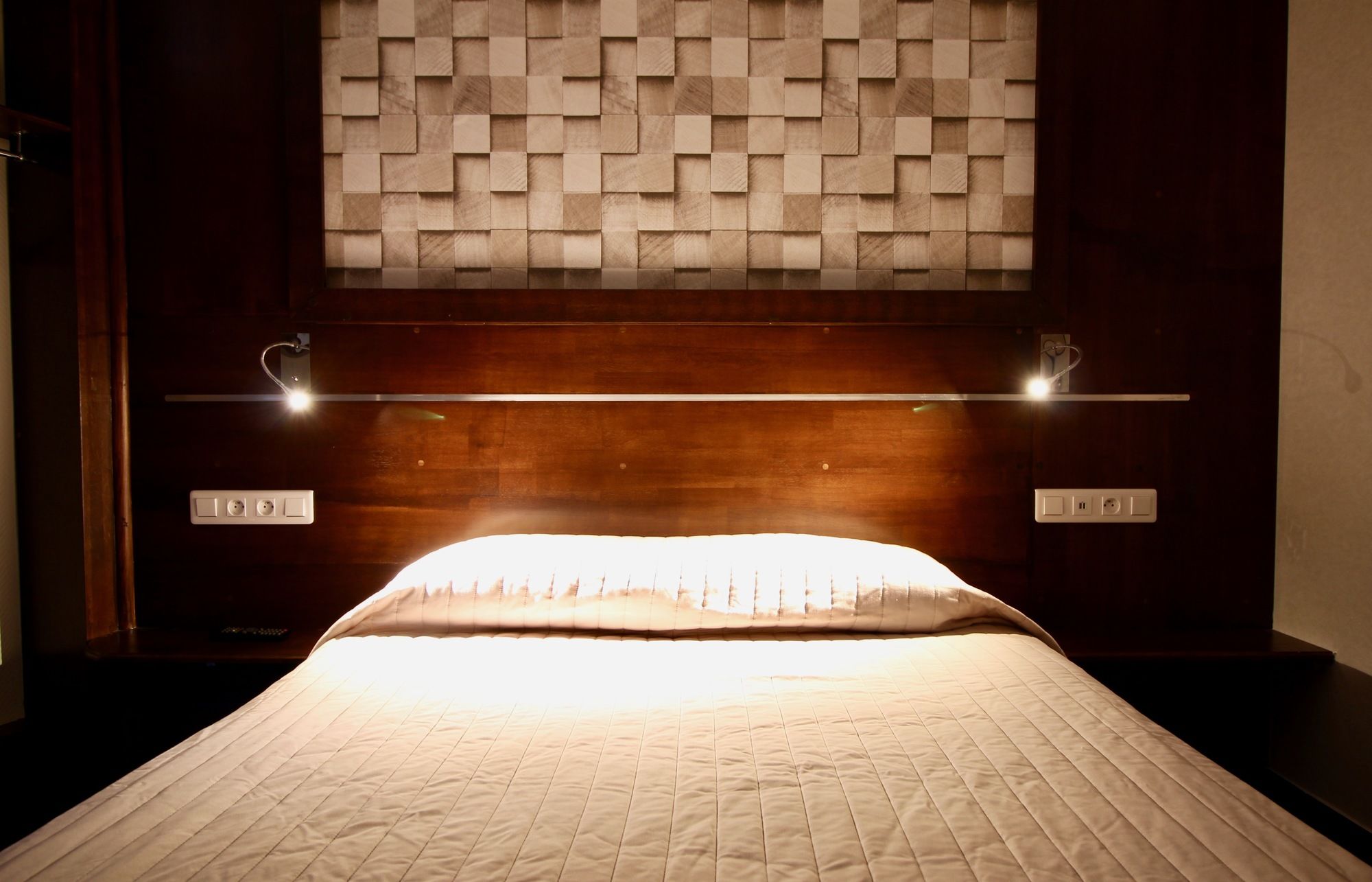 Фото Hôtel des Pyrénées