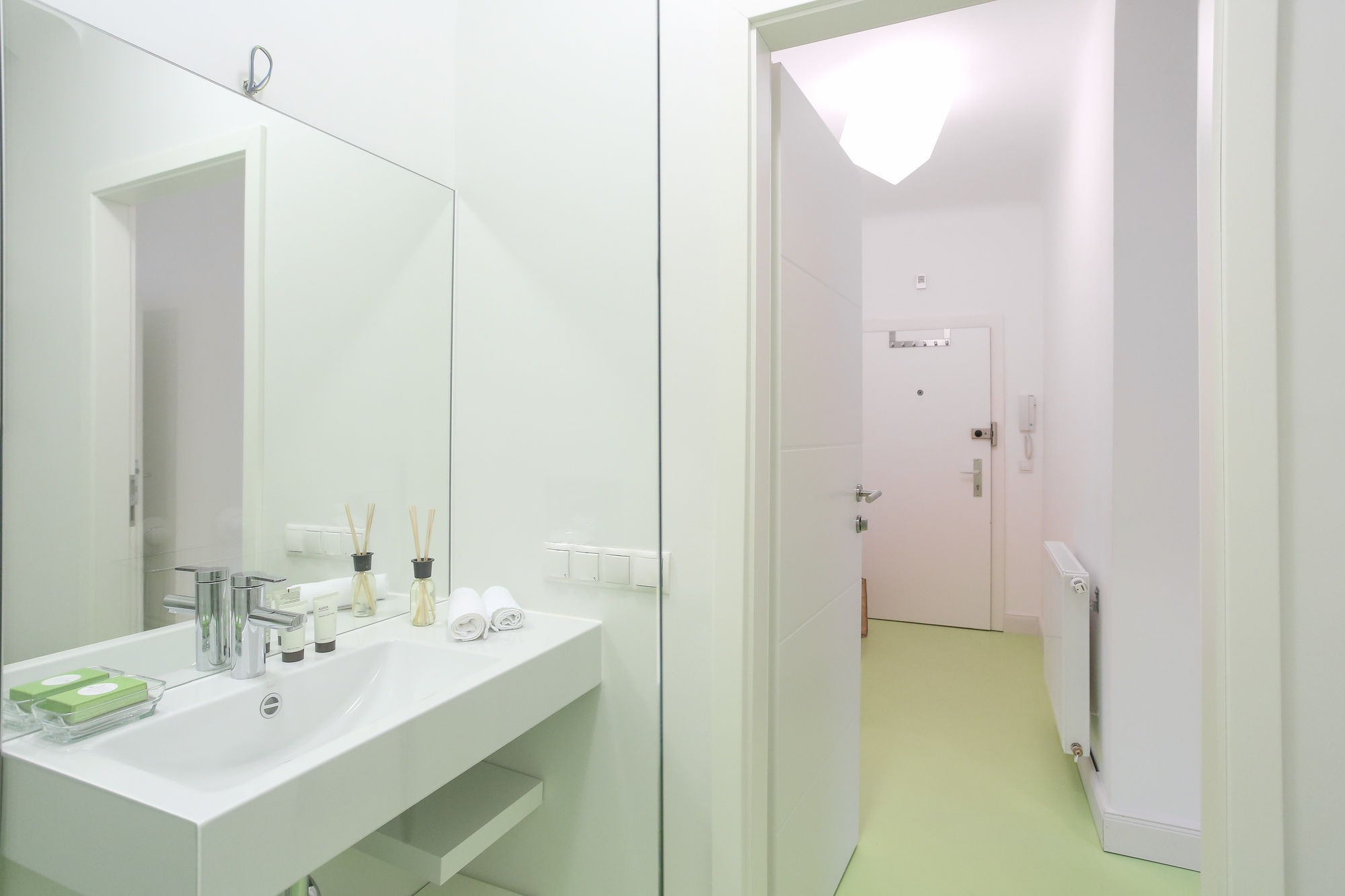 Фото Green Mango City Condo