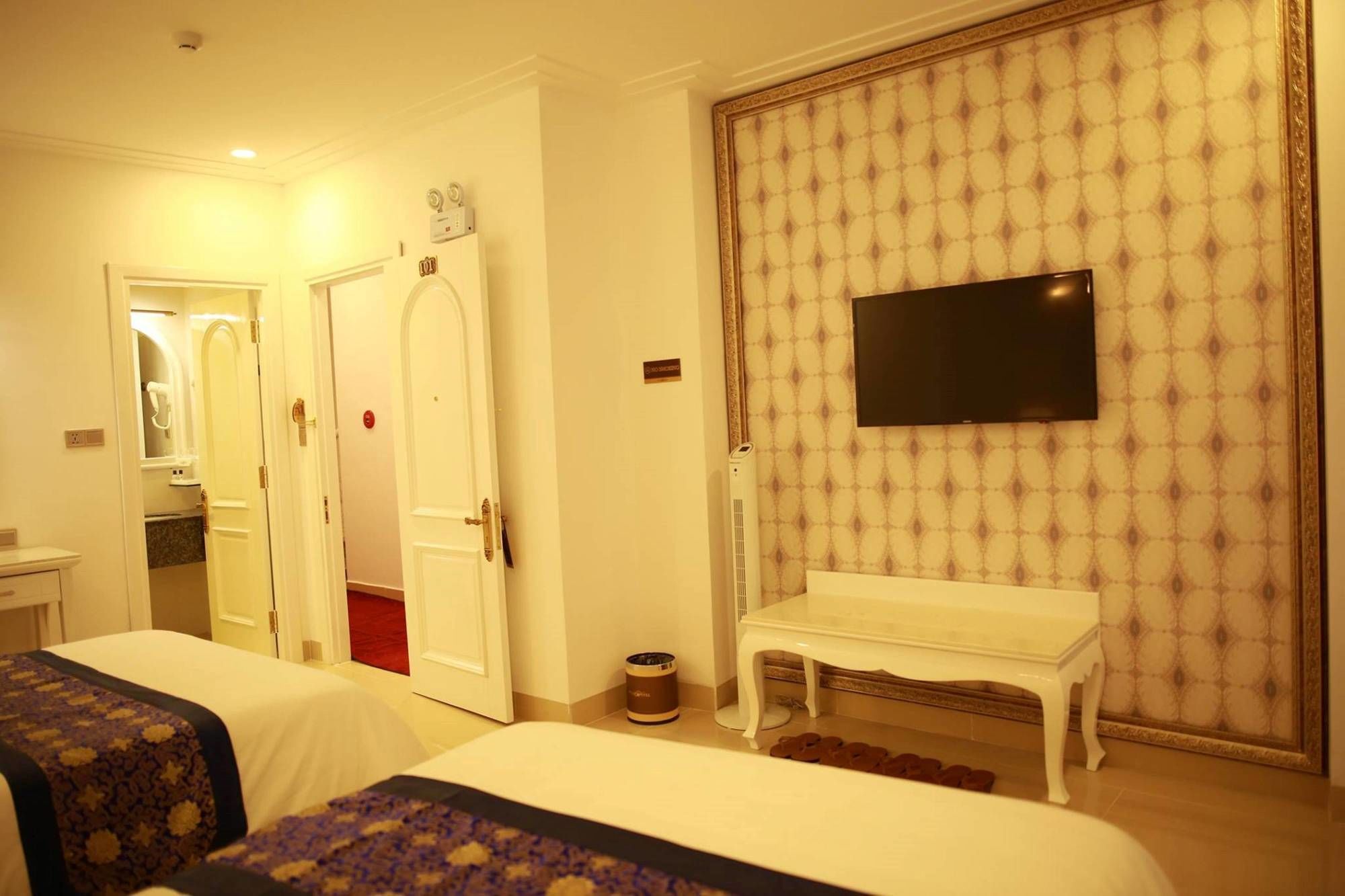 Фото Tulip Hotel 3