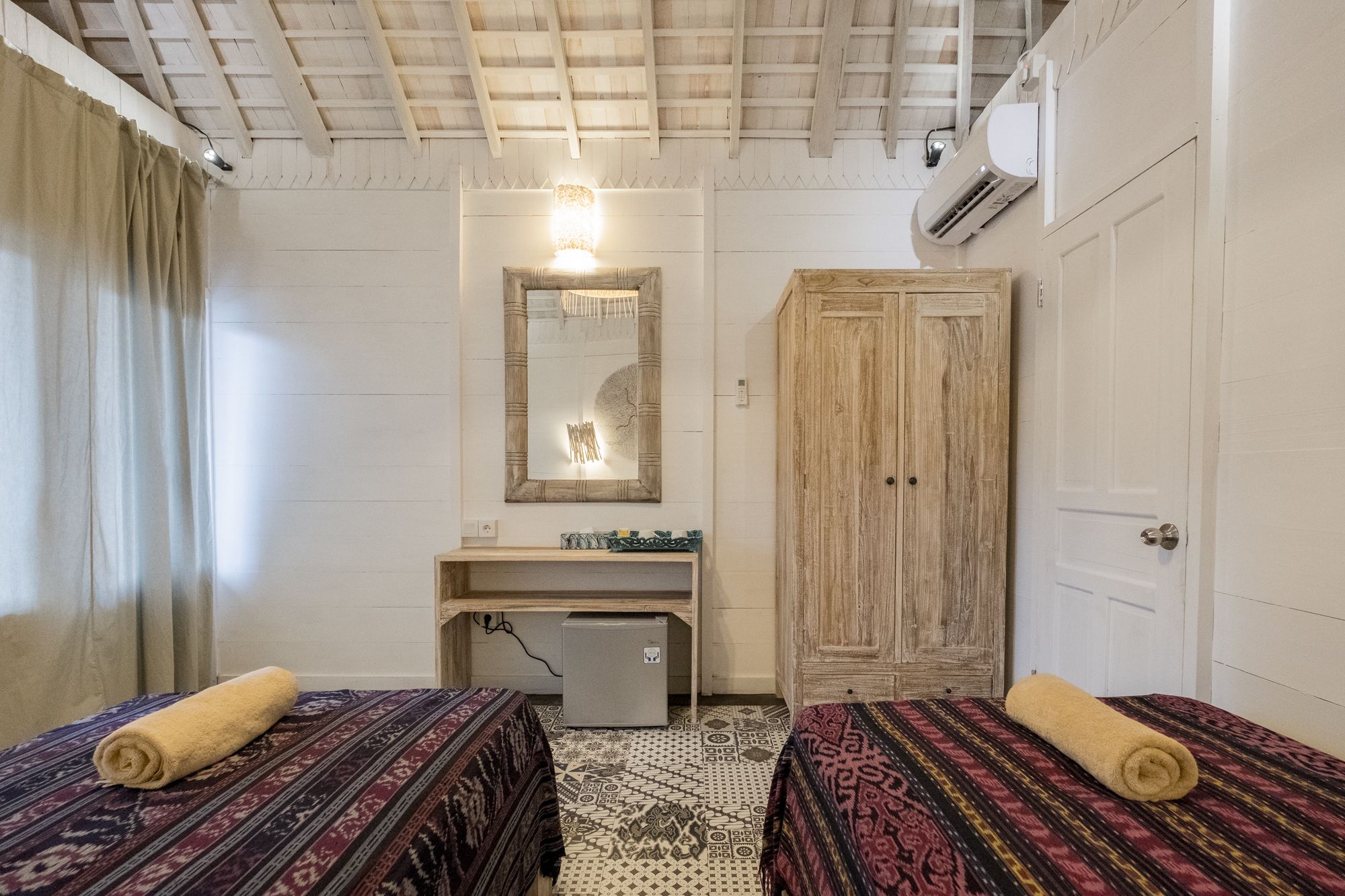 Фото Easy Surf Camp