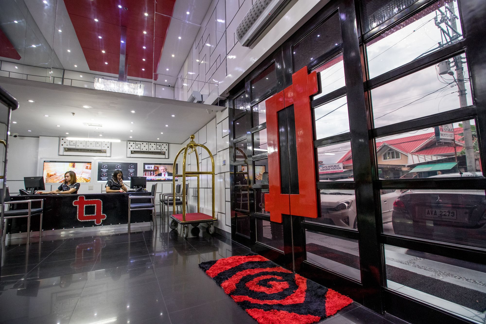 Фото отеля 1